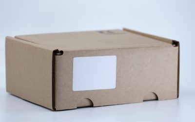Frete FOB: Como funciona, quem paga e cuidados na gestão
