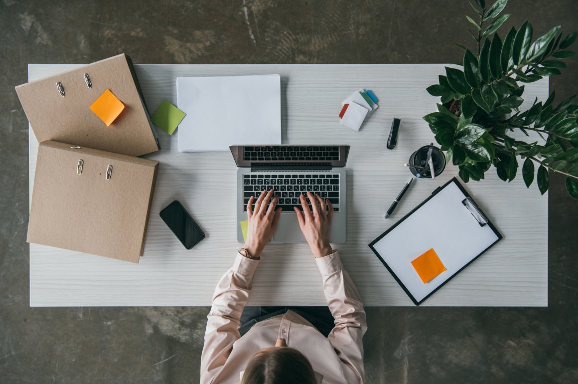Como organizar de forma eficiente as receitas e despesas do meu negócio?
