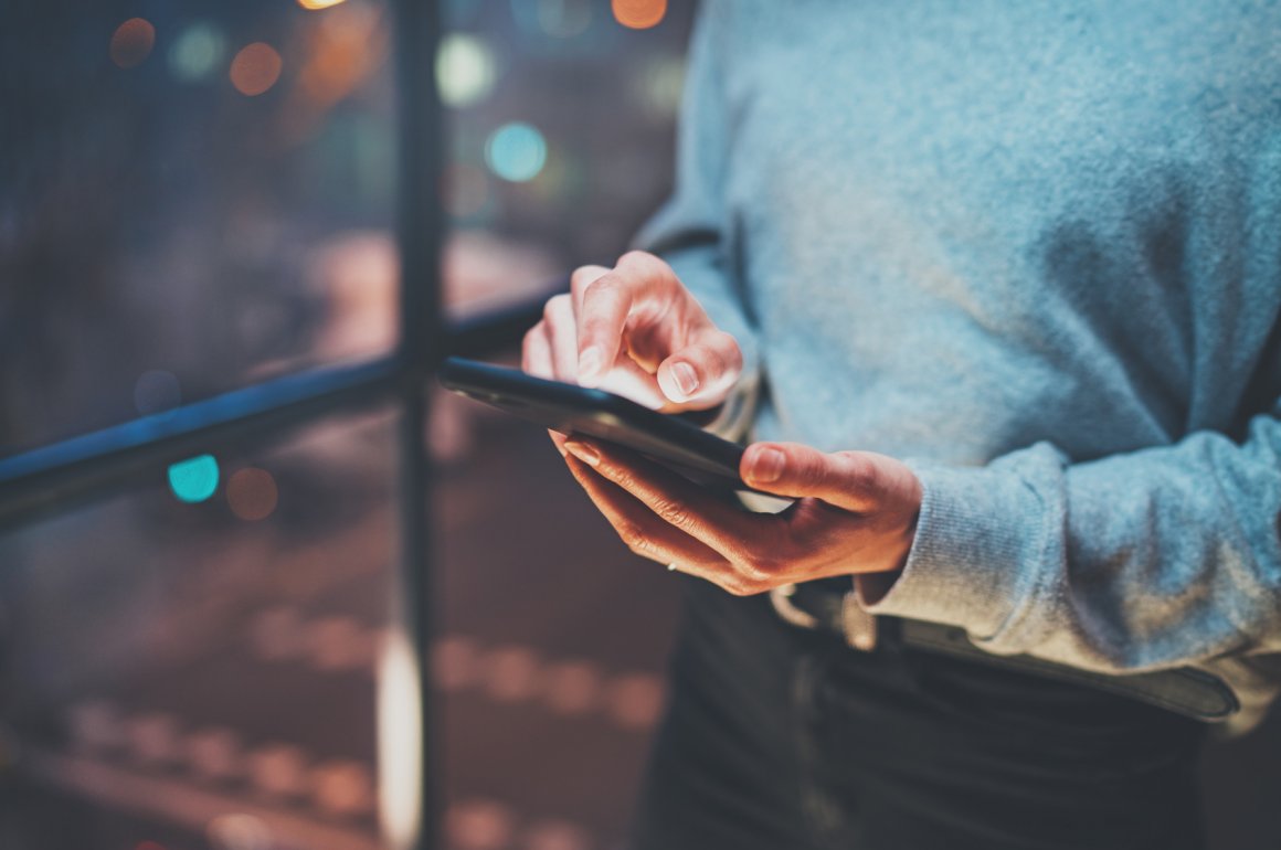 Como divulgar o seu negócio na internet gastando pouco