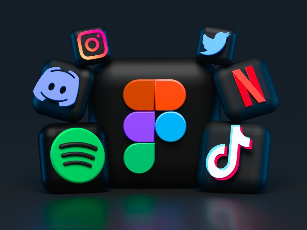 Redes sociais e estratégias marketing digital para loja de informática.