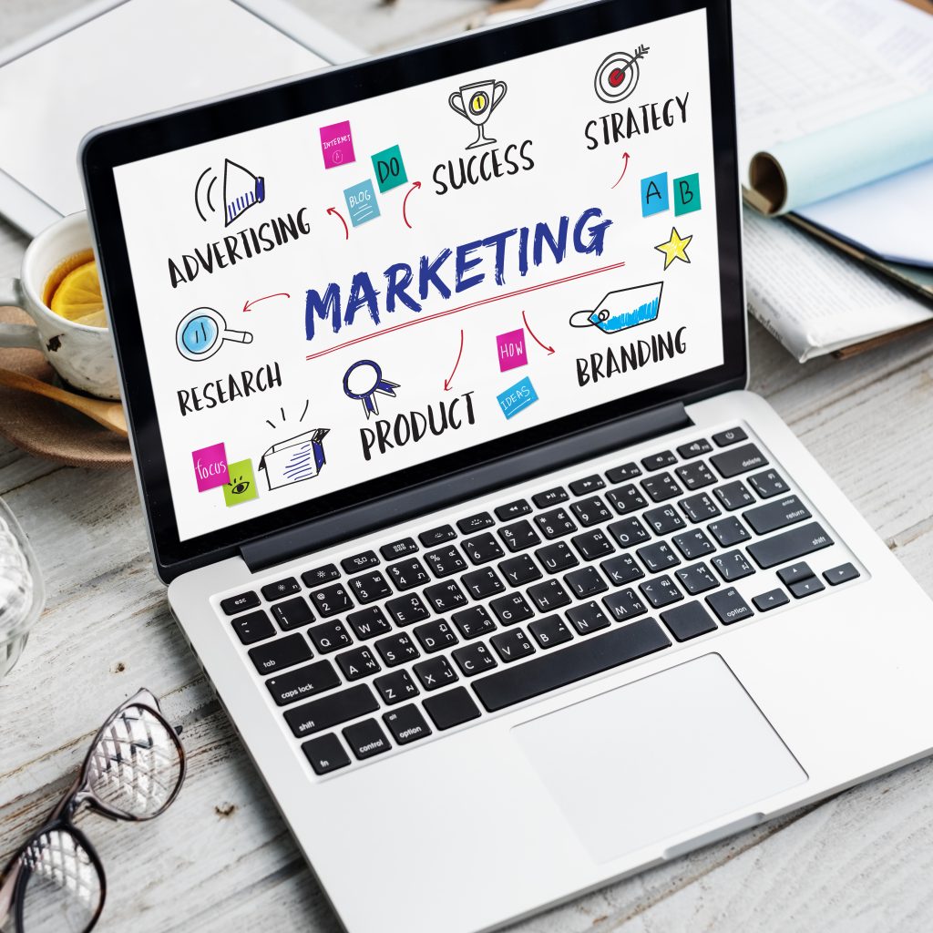 Conceito de planejamento de pesquisa de compartilhamento de ideias de marketing para loja de roupas
